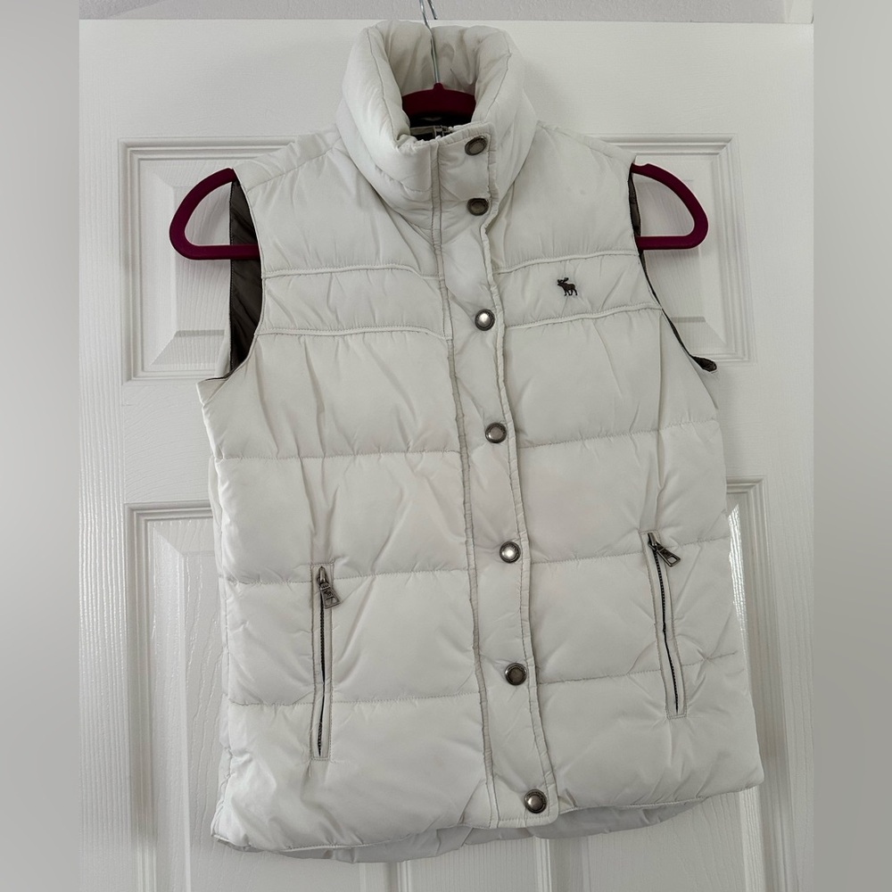 Abercrombie & Fitch Puffer Vest in White